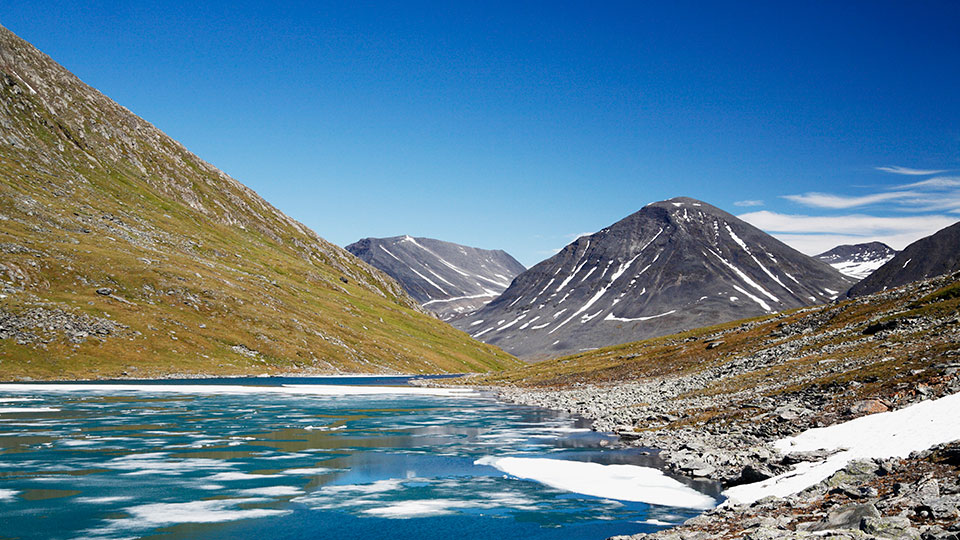 Fotograf: Håkan Hjorth
Bildbyrå: Johnér Isflak i Dalsjön, fjällmiljö. Kungsleden, Sälka, Lappland, Norrbotten.